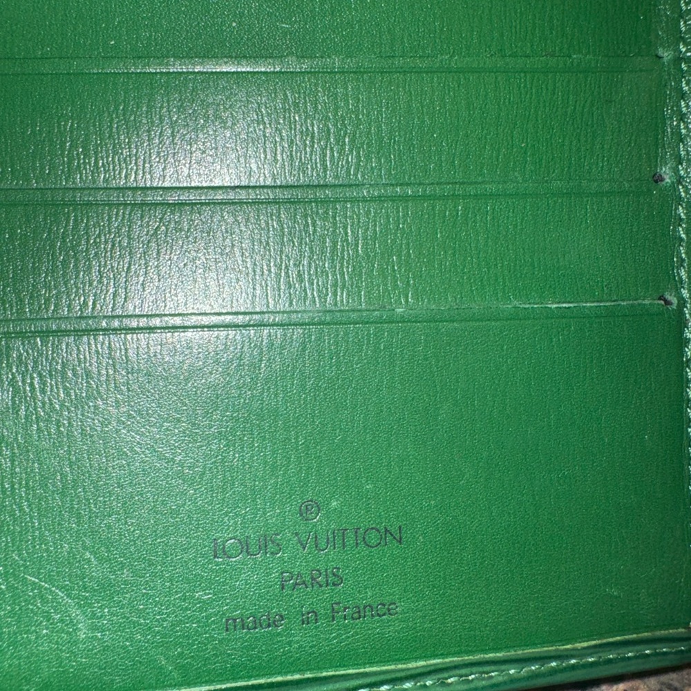 Low Start Epi Louis Vuitton Green Leather Bi-Fold Wallet EUC - Picture 2 of 5